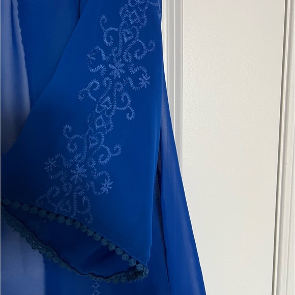 Sheer blue top with embroidery - Picture 3 of 4